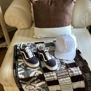 I am selling a pair of vans sneakers with hat 60.00